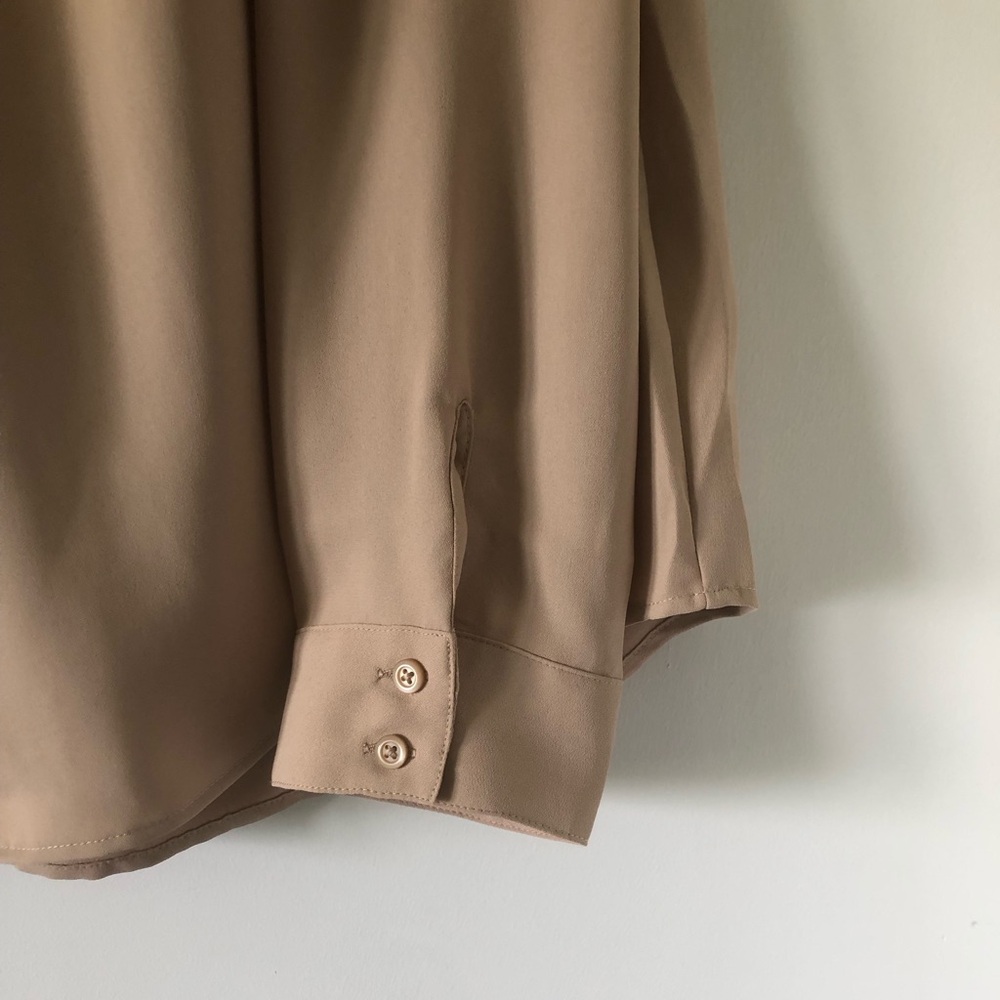 Express Relaxed Ruffle Neck Portofino Blouse |‎ Size L - Picture 4 of 7